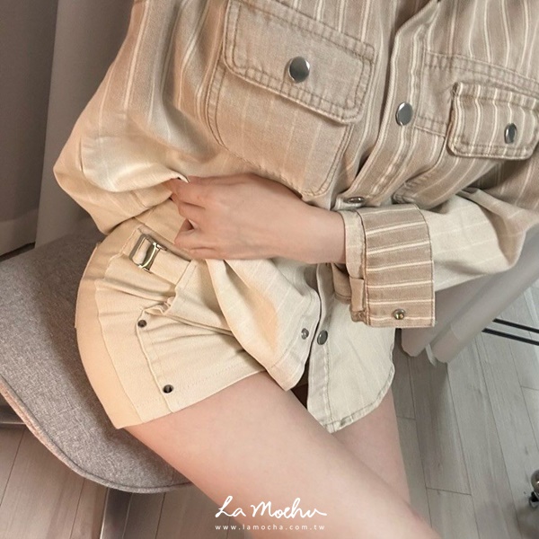 側扣帶彈性迷你短褲